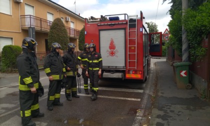 Scoppia un incendio in una villetta a Pozzo d'Adda, accorrono i Vigili del fuoco