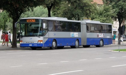 Sicurezza sugli autobus, controllati 54 mezzi in un giorno: due passeggeri scoperti con coltellino e punteruolo