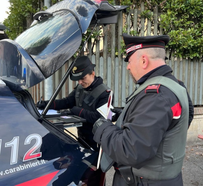 Spaccio di cocaina  nei pressi del supermercato