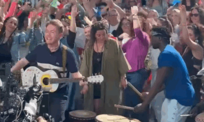 Grande festa ai Giardini Luzzati di Genova per il video dell'ultima canzone di Alfa (con Manu Chao)