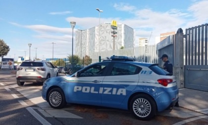 35enne distrugge un negozio in centro e minaccia il titolare, scatta il Daspo Willy
