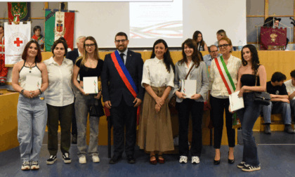 Festa della Repubblica, a Settimo ai 18enni Costituzione, Tricolore e bandiera Ue