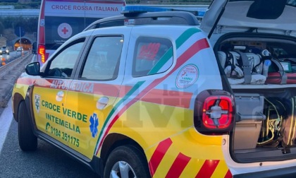 Furgone tampona mezzo pesante sull'A10 tra Sanremo e Arma di Taggia