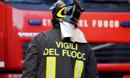 Incendio in un appartamento, uomo intossicato