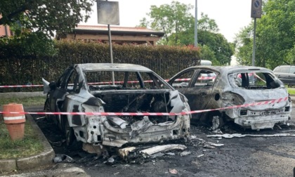 Minoranza all'attacco: "Si pensi ai problemi e alle auto che bruciano, non a tasse e indennità"