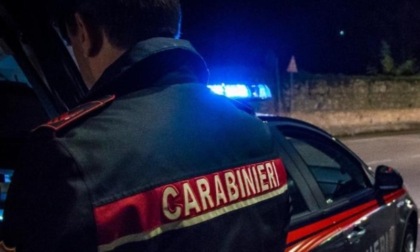 Perde il controllo dell’auto e si schianta contro una casa: 46enne ubriaco denunciato