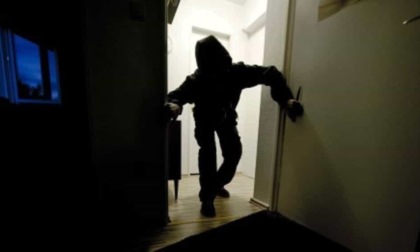 Sgominata la banda dei furti in abitazione: tre arresti e sequestrati 200mila euro fra preziosi e denaro