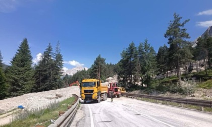 Alemagna chiusa per 15 giorni causa frana: transito consentito solo per le emergenze