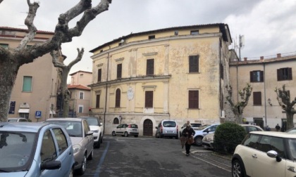 Allarme bomba, evacuato il Comune ma dell'ordigno nessuna traccia: "Uno scherzo di pessimo gusto"