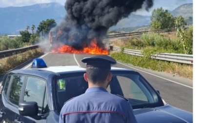 Autocarro in fiamme sulla Frosinone - Prossedi