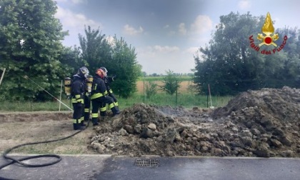 Bombe della Prima Guerra Mondiale saltano fuori durante gli scavi in un giardino privato, intervengono i vigili del fuoco