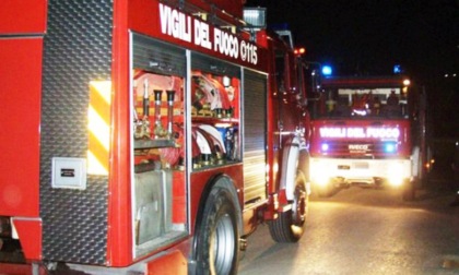 Bruciano due auto a Pornassio, l'incendio partito da un mezzo in transito