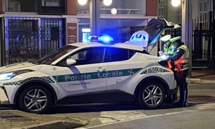 Fermato senza patente e con la droga in auto