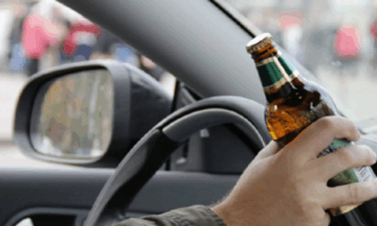 Guida ubriaco e finisce fuori strada: denunciato 24enne trovato con tasso tre volte oltre i limiti
