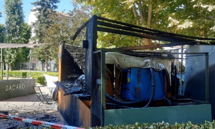 Incendio distrugge nella notte il bar Bacaro Billis di Tortona. Indagini in corso