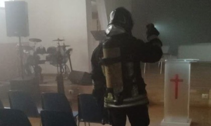 Incendio in una chiesa Evangelica, un ferito grave