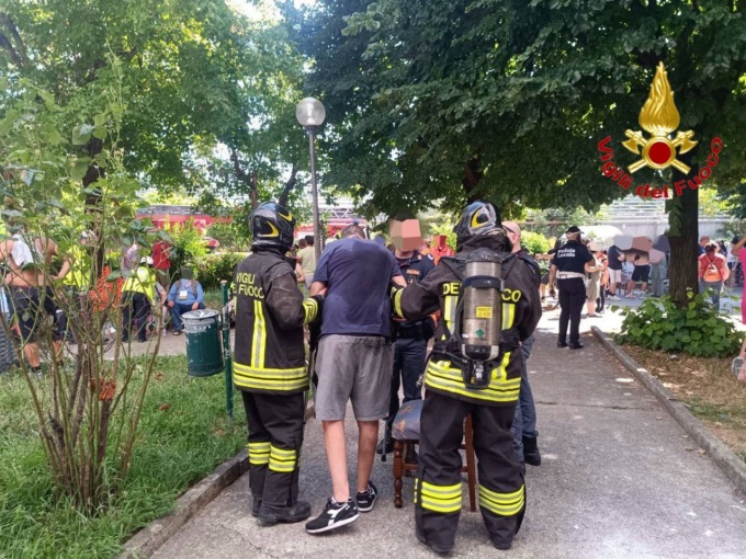 Incendio in via Bramante da Urbino: la palazzina si conferma inagibile