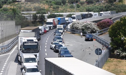 Incidente in autostrada, morta la motociclista