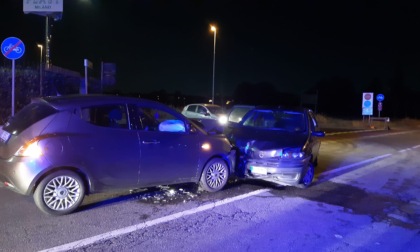 Incidente nel cuore della notte a Carugate, intervengono ambulanza e Carabinieri