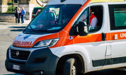 Incidente tra un'auto e una bici, ferito il ciclista