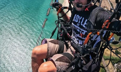 Malore con il parapendio precipita su una piscina: muore Felix Baumgartner, noto per le imprese estreme ad alta quota