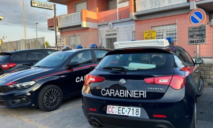 Picchia la compagna con il figlio disabile e cerca di ucciderla, arrestato