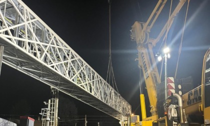 Rfi: installata la nuova passerella pedonale in via Mazzè a Chivasso