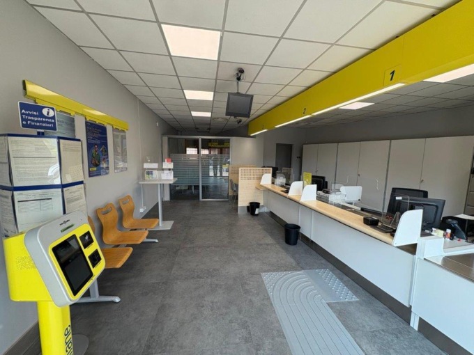 Sindaci ricevono pergamena da Poste Italiane per il progetto Polis