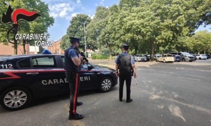 Smercia la droga da casa, 35enne arrestato