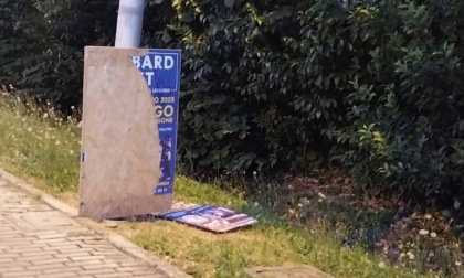 Strappa i manifesti della Lumbard Fest sotto le telecamere: sarà denunciato