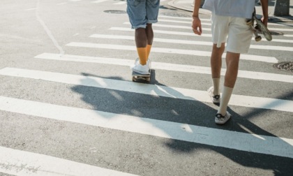 Strisce pedonali più visibili, strade più sicure: Pavia rinnova la segnaletica