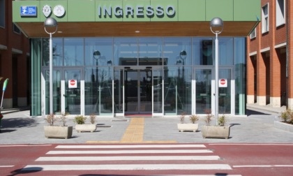 Viareggio, scontro auto-moto: grave giovane di 17 anni