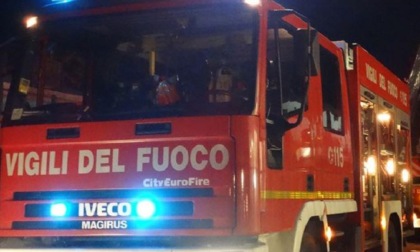 In fiamme l'auto di una donna, gli accertamenti