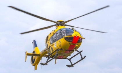 Armeno, scontro tra auto e moto: 17enne in codice rosso