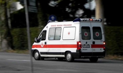 Bambino di sei anni colpito da un'auto, appello per cercare i genitori