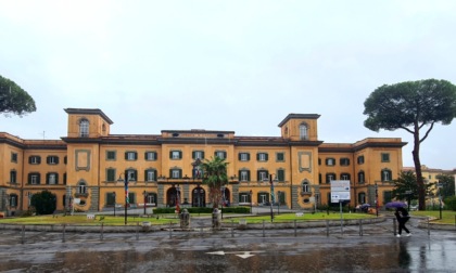 Cade dal rimorchio, autotrasportatore grave