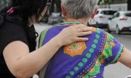 Donna scippata della borsa al cimitero con il trucco della gomma bucata