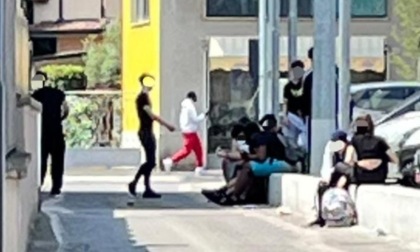Il quartiere Cappuccini di Romano preda di bande di ragazzi: risse e sassi contro le auto