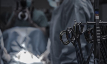 Intervento in ospedale ad Asti, paziente recupera l'udito