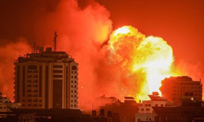 Israele intensifica gli attacchi a Gaza: un milione di palestinesi in fuga