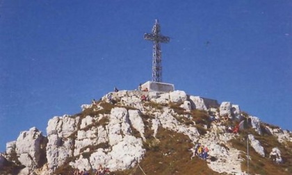 La croce del Resegone celebra un secolo dalla sua posa: il 30 agosto la messa sulla Punta Cermenati