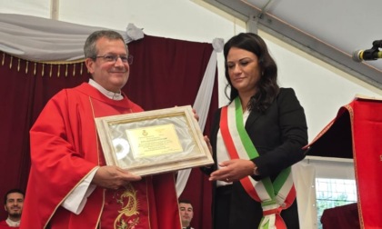 L'annuncio dell'ex parroco don Massimo Donghi: "Ho un tumore"