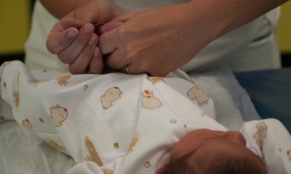Monitoraggio non invasivo per tutti i neonati nel nido dell'Ospedale di Cremona
