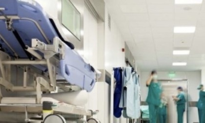 Ospedale di Esine: 59enne aggredisce con calci e spintoni medici ed infermieri
