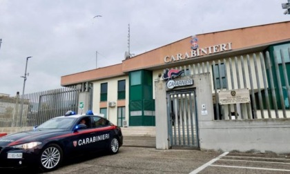 Pistola a salve senza tappo rosso, denunciato un uomo