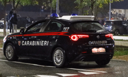 Rubano dei capi d’abbigliamento: in due nei guai