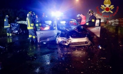 Schianto tra due auto a Olginate: intervento dei Vigili del fuoco