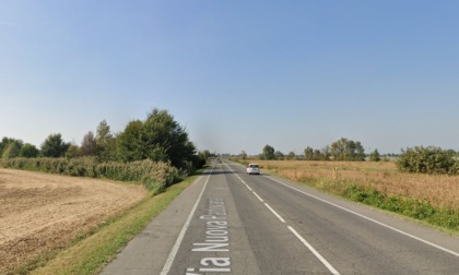 Scontro tra auto e moto durante un sorpasso a Veronella, un ferito grave