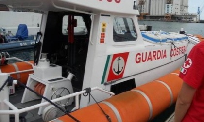 Tragedia in mare: ragazza di 23 anni si tuffa e non riemerge