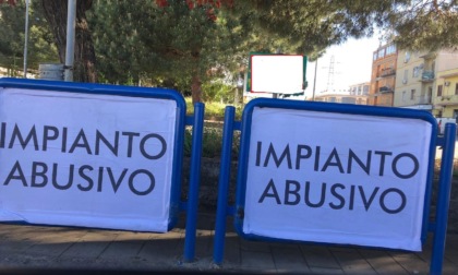 Troppi cartelloni pubblicitari (e spesso abusivi): scatta la moratoria